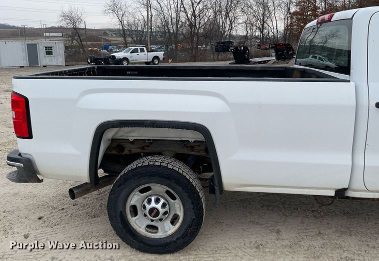 image for item MA9825 2017 GMC Sierra 2500HD  Crew Cab pickup truck