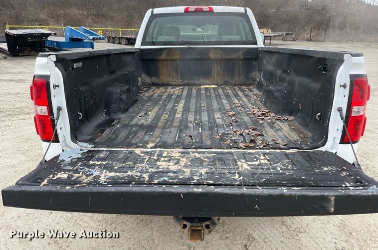 image for item MA9825 2017 GMC Sierra 2500HD  Crew Cab pickup truck