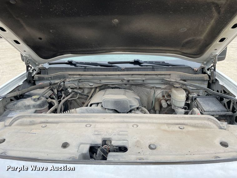 image for item MA9825 2017 GMC Sierra 2500HD  Crew Cab pickup truck