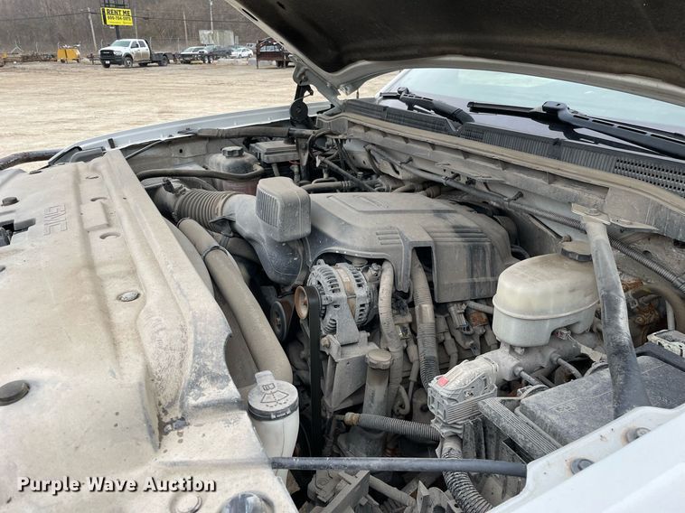 image for item MA9825 2017 GMC Sierra 2500HD  Crew Cab pickup truck