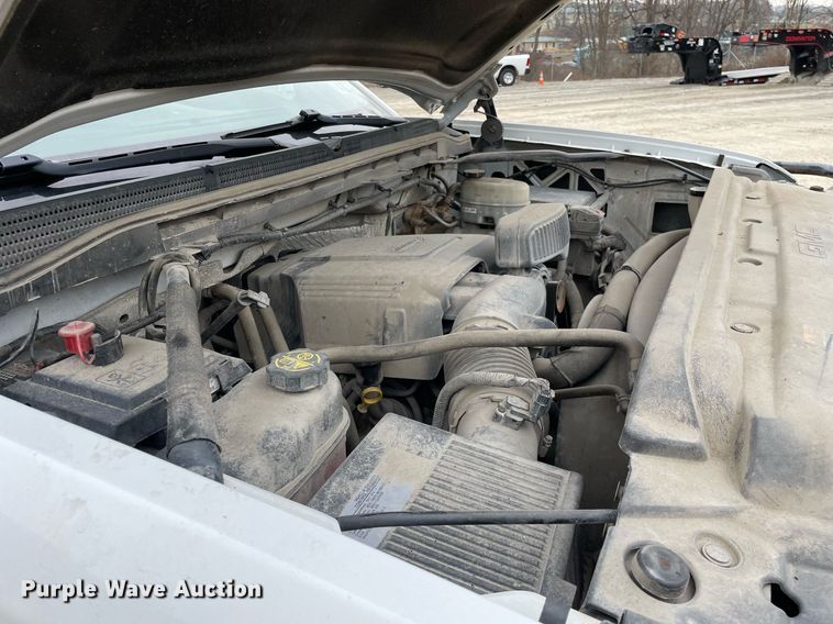 image for item MA9825 2017 GMC Sierra 2500HD  Crew Cab pickup truck