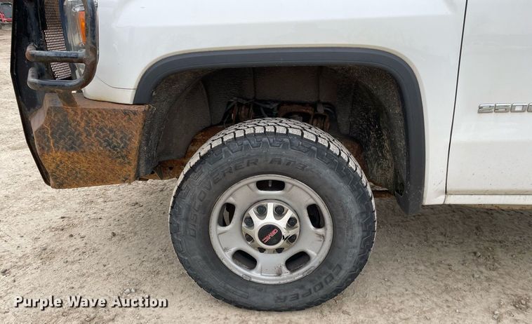 image for item MA9825 2017 GMC Sierra 2500HD  Crew Cab pickup truck