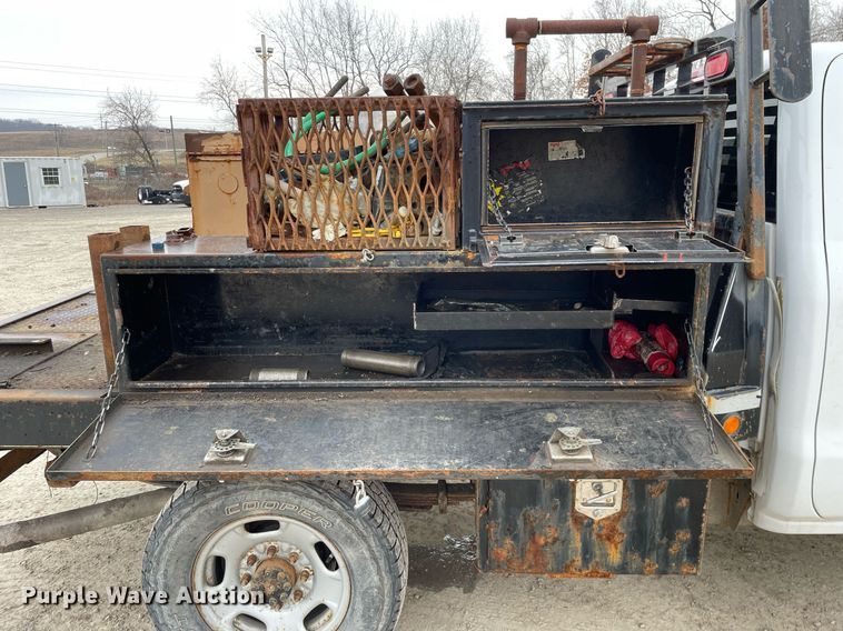 image for item MA9826 2018 GMC Sierra 2500HD  Crew Cab utility bed pickup truck