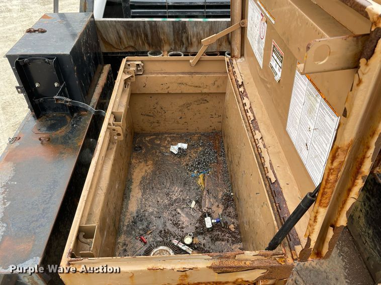 image for item MA9826 2018 GMC Sierra 2500HD  Crew Cab utility bed pickup truck