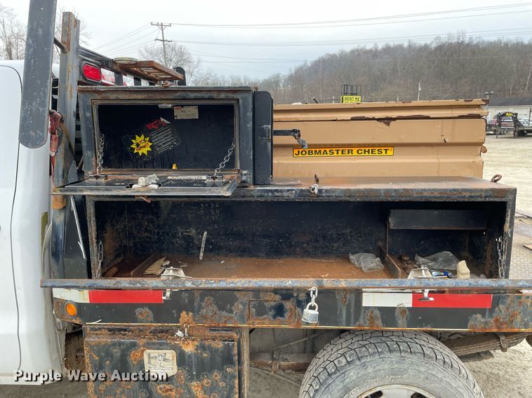 image for item MA9826 2018 GMC Sierra 2500HD  Crew Cab utility bed pickup truck