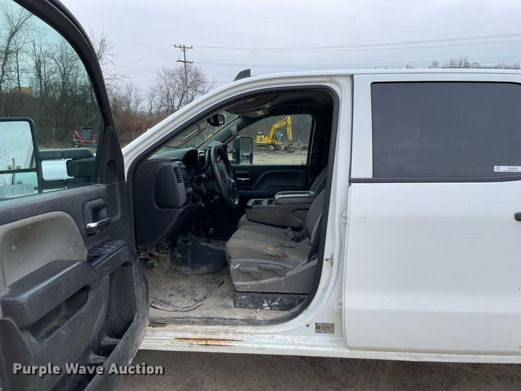 image for item MA9826 2018 GMC Sierra 2500HD  Crew Cab utility bed pickup truck