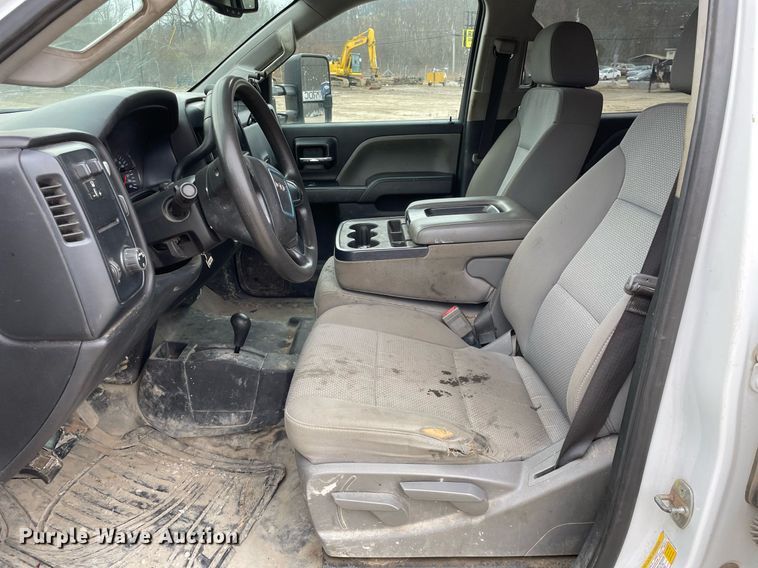 image for item MA9826 2018 GMC Sierra 2500HD  Crew Cab utility bed pickup truck