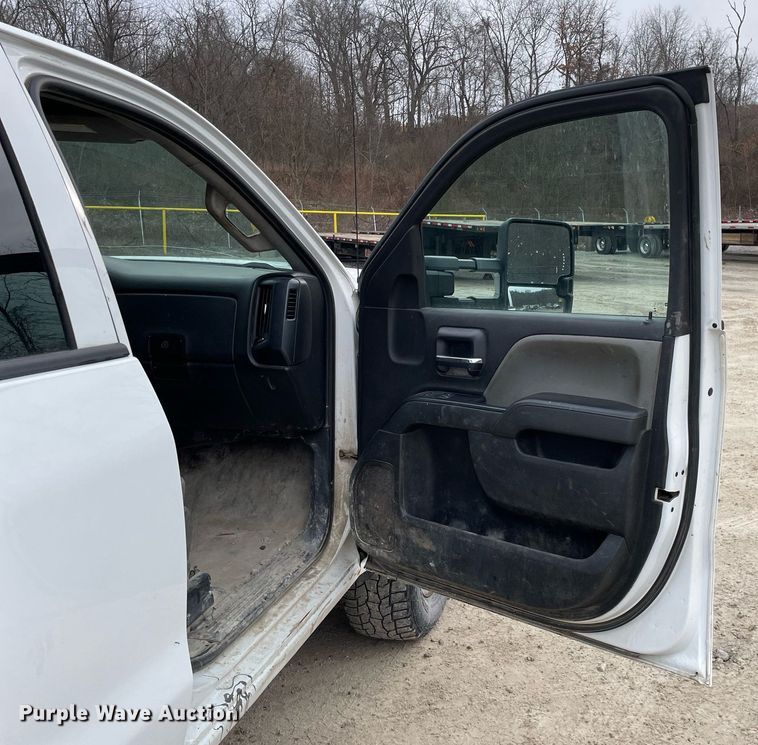 image for item MA9826 2018 GMC Sierra 2500HD  Crew Cab utility bed pickup truck