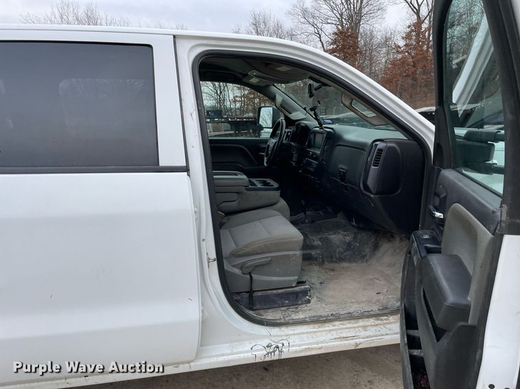 image for item MA9826 2018 GMC Sierra 2500HD  Crew Cab utility bed pickup truck