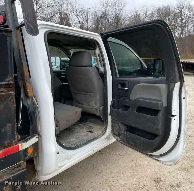 image for item MA9826 2018 GMC Sierra 2500HD  Crew Cab utility bed pickup truck