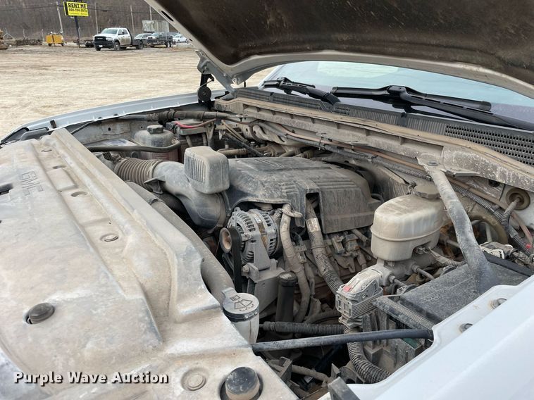 image for item MA9826 2018 GMC Sierra 2500HD  Crew Cab utility bed pickup truck