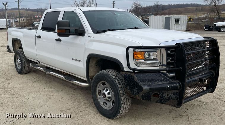 image for item MA9827 2017 GMC Sierra 2500HD  Crew Cab pickup truck