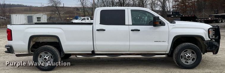 image for item MA9827 2017 GMC Sierra 2500HD  Crew Cab pickup truck