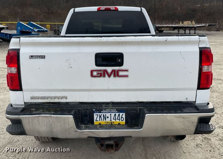 image for item MA9827 2017 GMC Sierra 2500HD  Crew Cab pickup truck