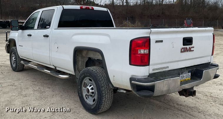image for item MA9827 2017 GMC Sierra 2500HD  Crew Cab pickup truck