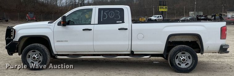 image for item MA9827 2017 GMC Sierra 2500HD  Crew Cab pickup truck