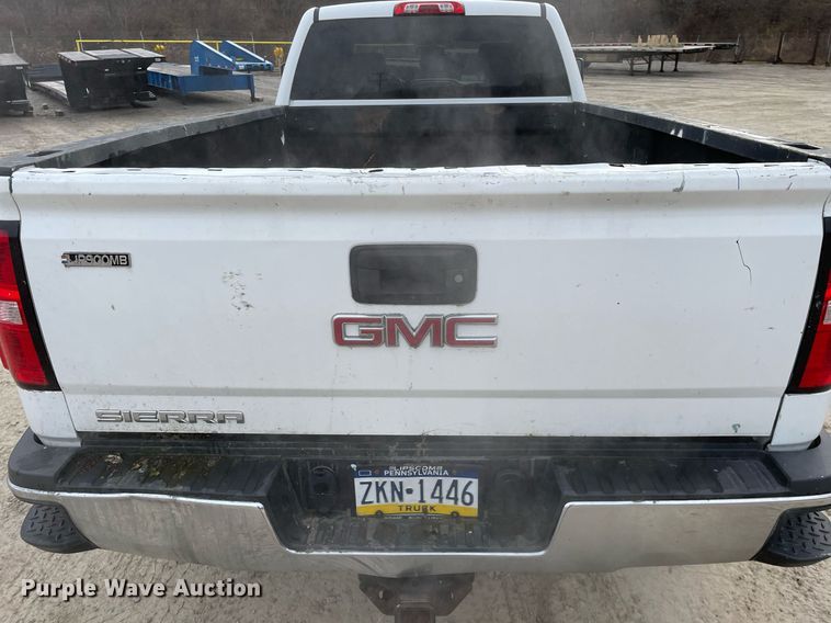 image for item MA9827 2017 GMC Sierra 2500HD  Crew Cab pickup truck