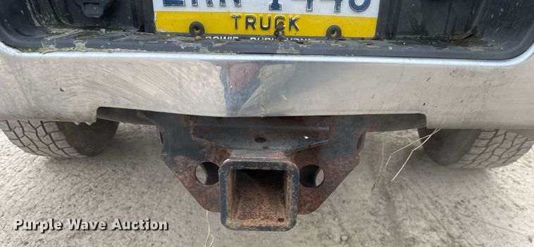 image for item MA9827 2017 GMC Sierra 2500HD  Crew Cab pickup truck