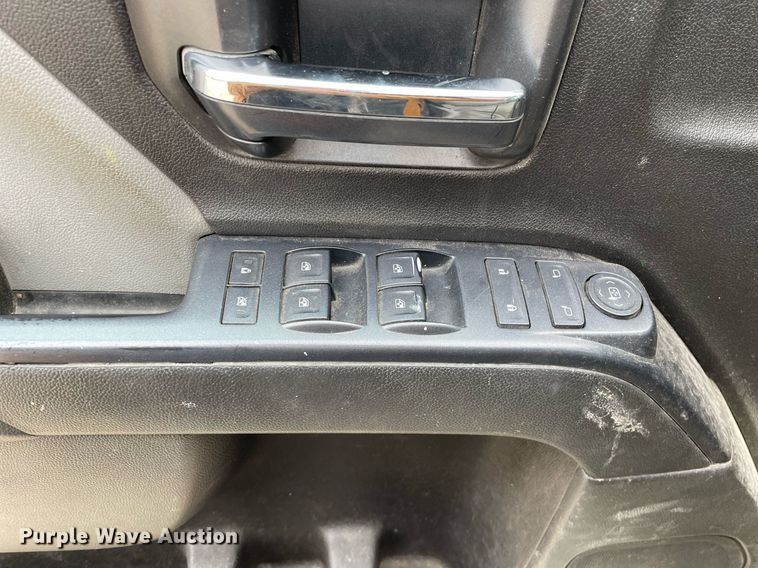 image for item MA9827 2017 GMC Sierra 2500HD  Crew Cab pickup truck