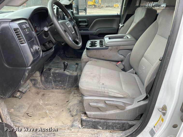 image for item MA9827 2017 GMC Sierra 2500HD  Crew Cab pickup truck