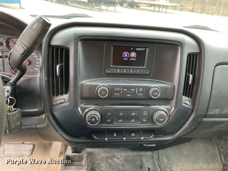 image for item MA9827 2017 GMC Sierra 2500HD  Crew Cab pickup truck