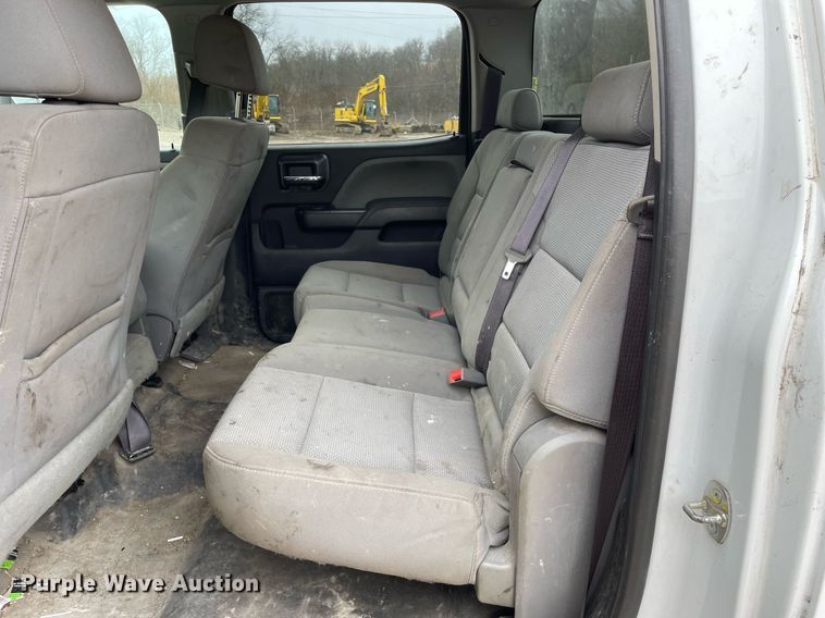 image for item MA9827 2017 GMC Sierra 2500HD  Crew Cab pickup truck