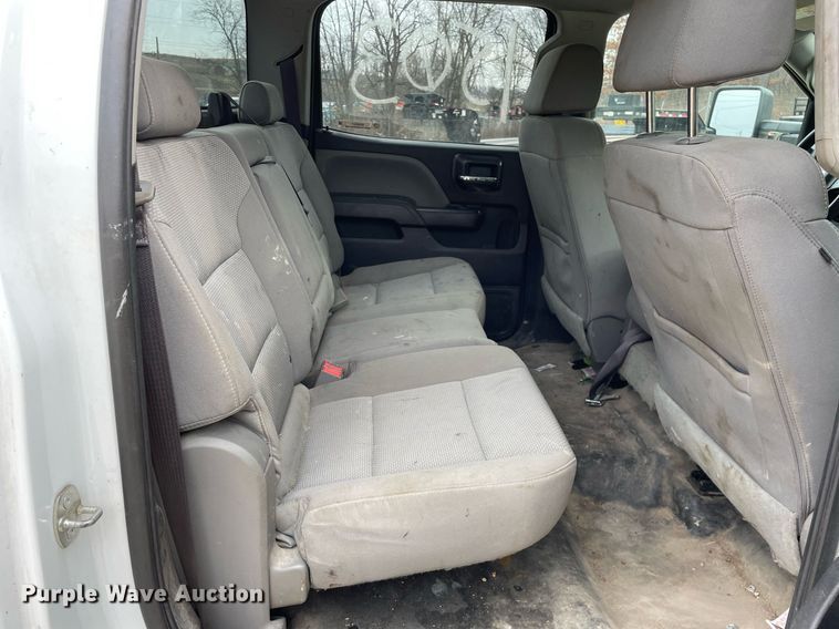 image for item MA9827 2017 GMC Sierra 2500HD  Crew Cab pickup truck