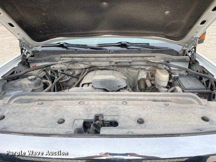 image for item MA9827 2017 GMC Sierra 2500HD  Crew Cab pickup truck