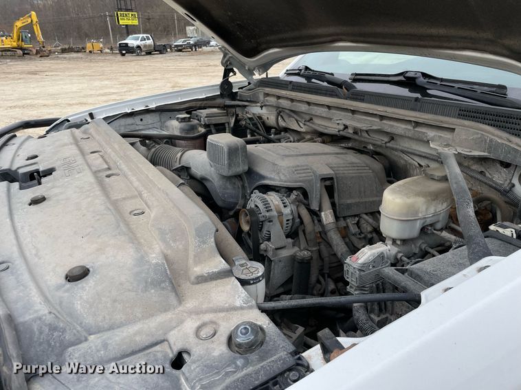 image for item MA9827 2017 GMC Sierra 2500HD  Crew Cab pickup truck