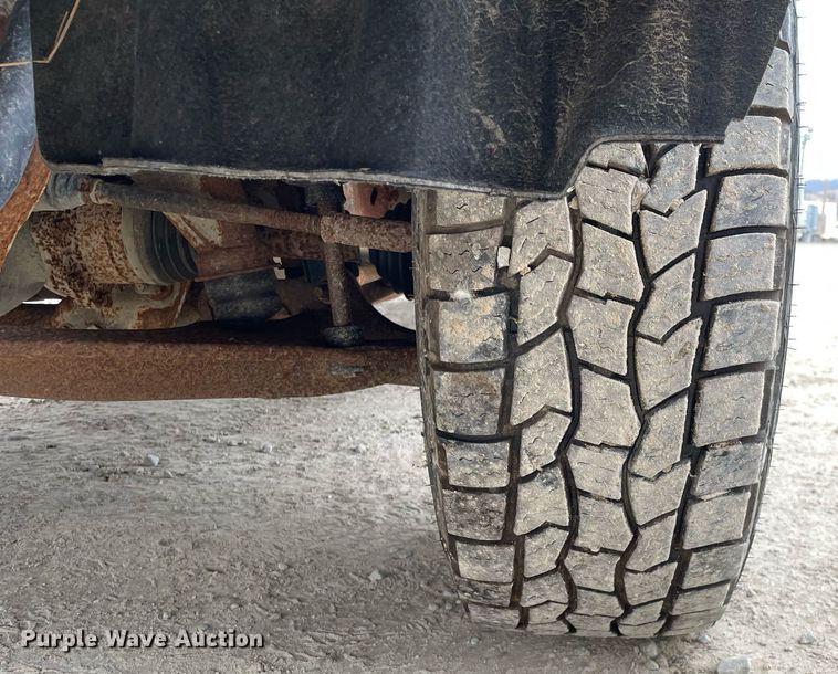 image for item MA9827 2017 GMC Sierra 2500HD  Crew Cab pickup truck