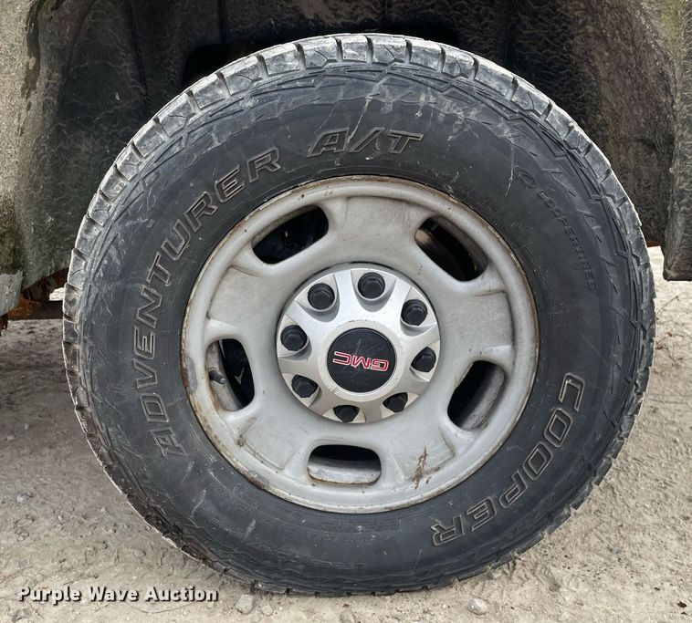 image for item MA9827 2017 GMC Sierra 2500HD  Crew Cab pickup truck