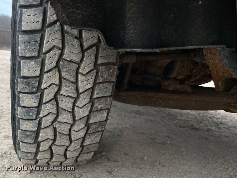 image for item MA9827 2017 GMC Sierra 2500HD  Crew Cab pickup truck