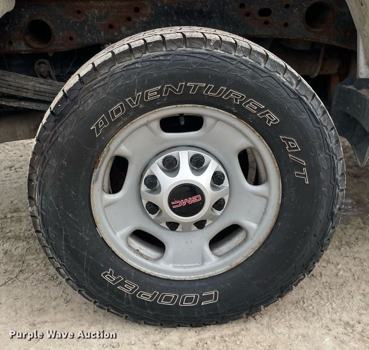 image for item MA9827 2017 GMC Sierra 2500HD  Crew Cab pickup truck