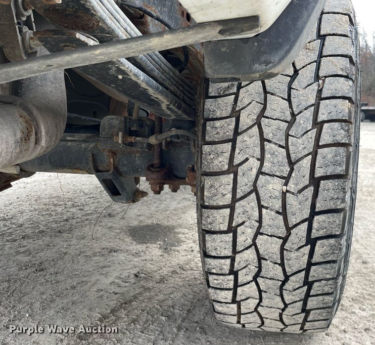 image for item MA9827 2017 GMC Sierra 2500HD  Crew Cab pickup truck