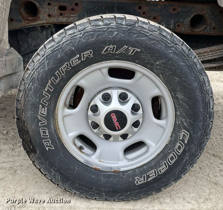 image for item MA9827 2017 GMC Sierra 2500HD  Crew Cab pickup truck