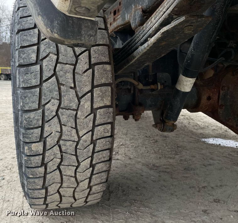 image for item MA9827 2017 GMC Sierra 2500HD  Crew Cab pickup truck