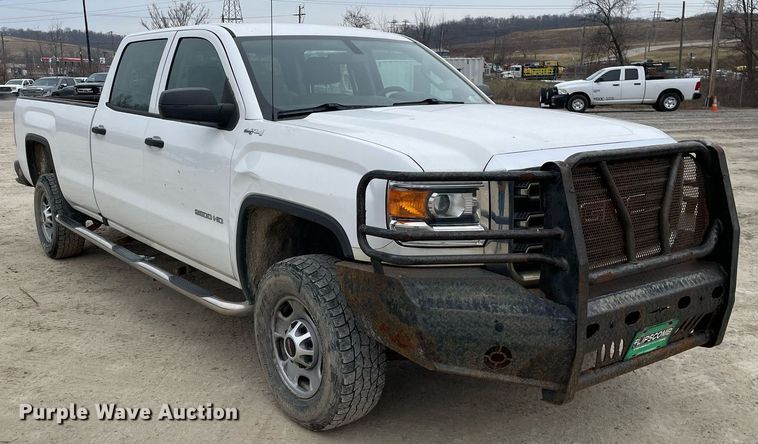 image for item MA9828 2017 GMC Sierra 2500HD  Crew Cab pickup truck