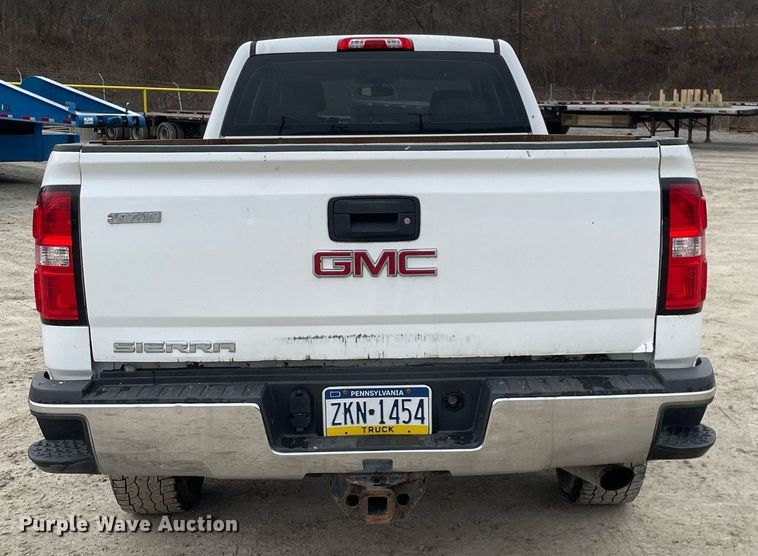 image for item MA9828 2017 GMC Sierra 2500HD  Crew Cab pickup truck