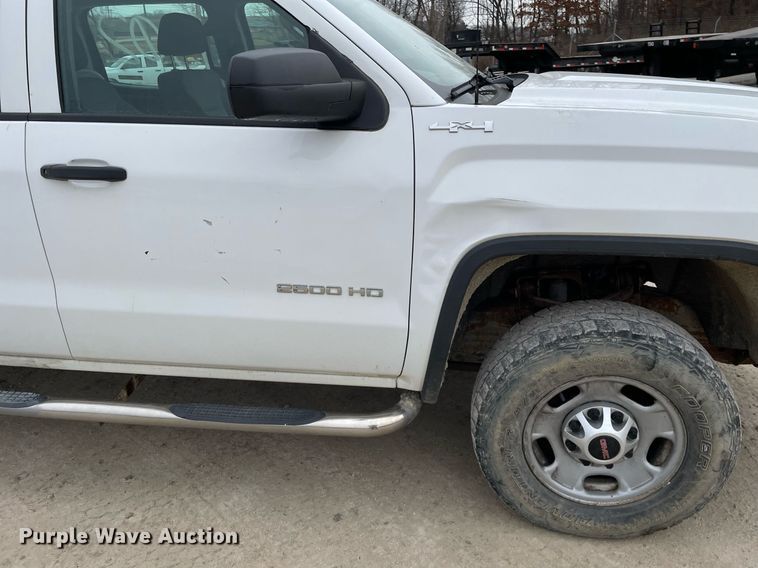 image for item MA9828 2017 GMC Sierra 2500HD  Crew Cab pickup truck