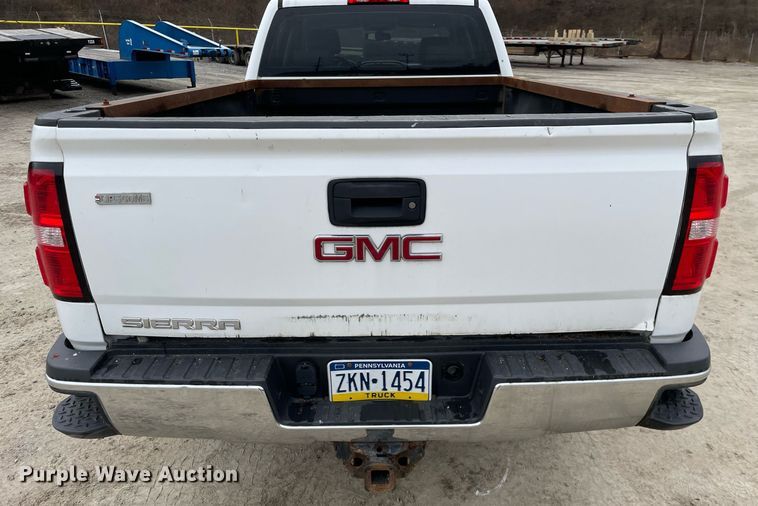 image for item MA9828 2017 GMC Sierra 2500HD  Crew Cab pickup truck
