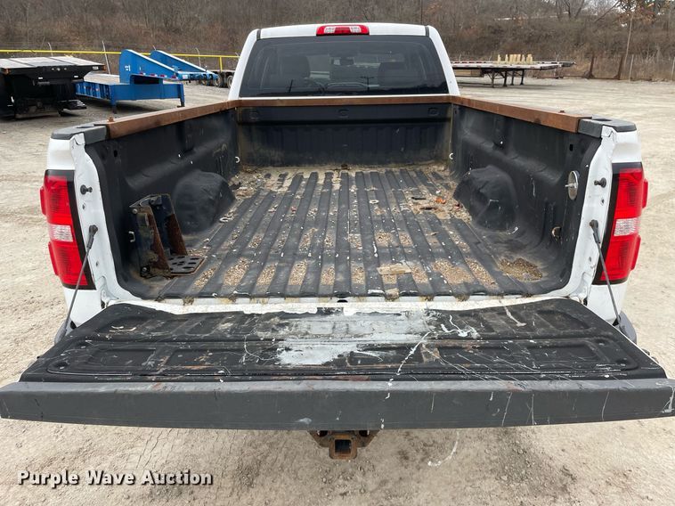 image for item MA9828 2017 GMC Sierra 2500HD  Crew Cab pickup truck