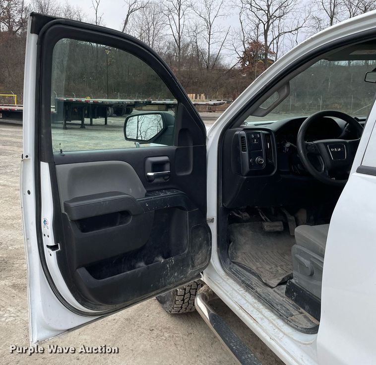 image for item MA9828 2017 GMC Sierra 2500HD  Crew Cab pickup truck