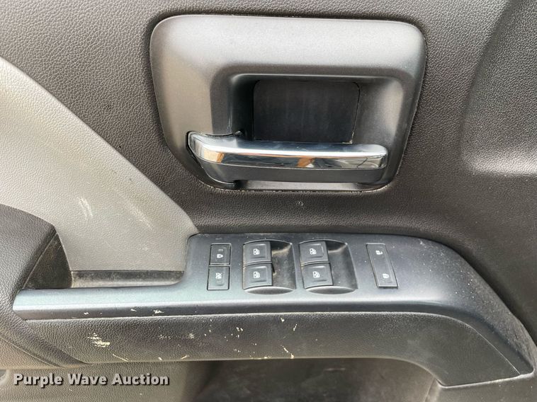 image for item MA9828 2017 GMC Sierra 2500HD  Crew Cab pickup truck