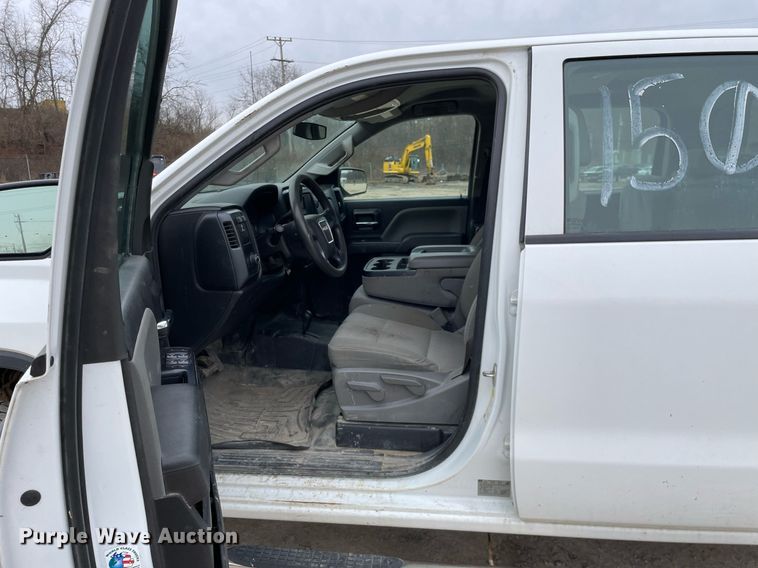 image for item MA9828 2017 GMC Sierra 2500HD  Crew Cab pickup truck