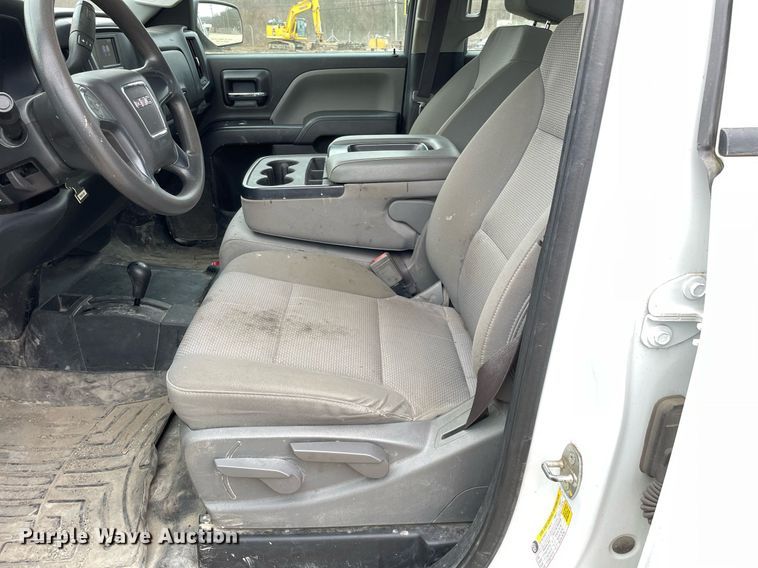 image for item MA9828 2017 GMC Sierra 2500HD  Crew Cab pickup truck