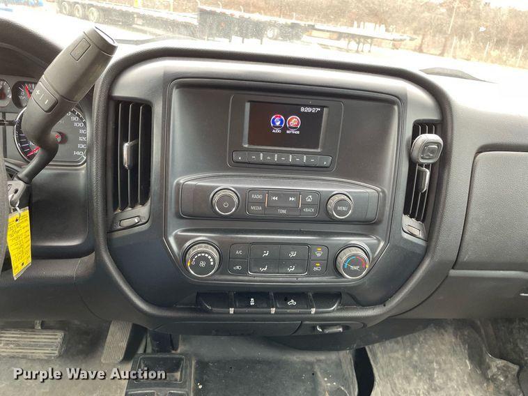 image for item MA9828 2017 GMC Sierra 2500HD  Crew Cab pickup truck