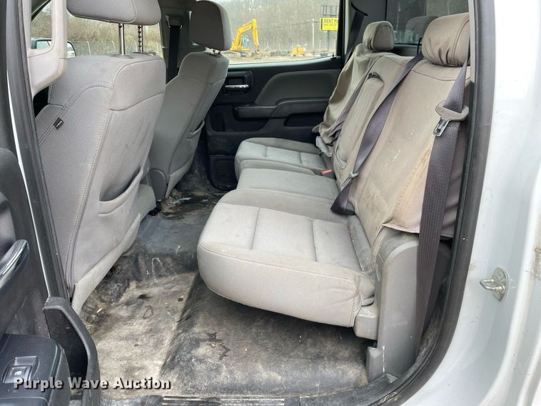 image for item MA9828 2017 GMC Sierra 2500HD  Crew Cab pickup truck