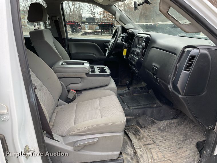 image for item MA9828 2017 GMC Sierra 2500HD  Crew Cab pickup truck