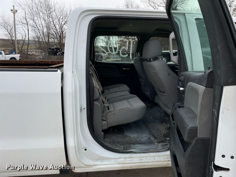 image for item MA9828 2017 GMC Sierra 2500HD  Crew Cab pickup truck