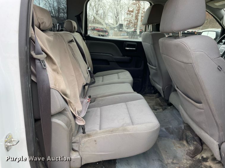 image for item MA9828 2017 GMC Sierra 2500HD  Crew Cab pickup truck